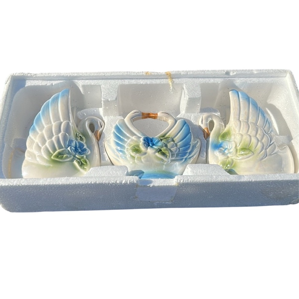 NEW Vintage Lusterware Swan Planter Vases by Deluxe Luster 3 pc in Original Box